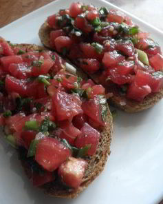 Брускетта с помидорами