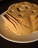 Брюност — коричневый, практически Норвежский сыр