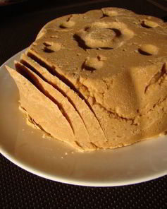 Брюност — коричневый, практически Норвежский сыр