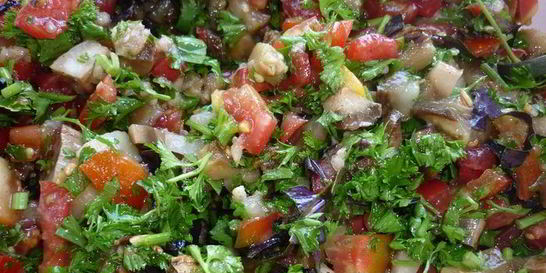 Буйство цвета с печеными баклажанами