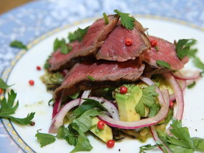 Рецепт бутерброда из цукини с говядиной и авокадо