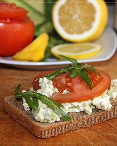 Бутерброд с авокадо и творогом