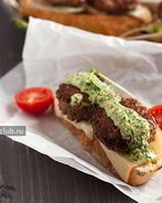 Бутерброд с мини-котлетами