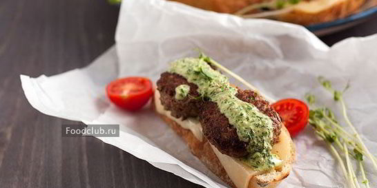 Бутерброд с мини-котлетами