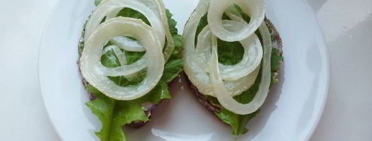 бутерброд с соленой селедкой и редисом. Шаг 5