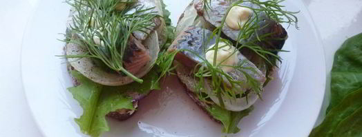 бутерброд с соленой селедкой и редисом. Шаг 6