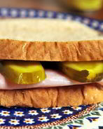 Бутерброд с солеными огурцами