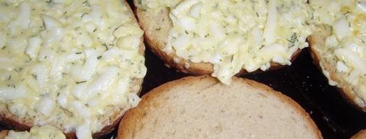 бутерброд с сырком и яйцом. Шаг 3