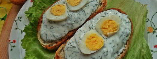 бутерброд с яйцом и беконом. Шаг 11