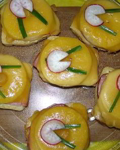 Бутерброды с ананасами и ветчиной