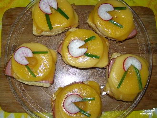 Рецепт бутербродов с ананасами и ветчиной