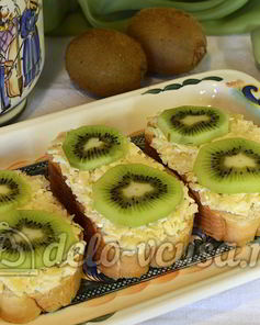 Бутерброды с киви и сыром