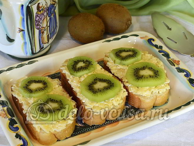 Рецепт бутербродов с киви и сыром