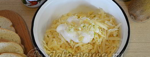 бутерброды с киви и сыром. Шаг 3