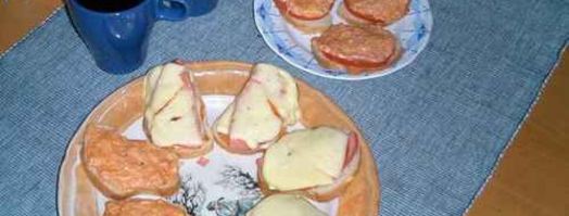 бутерброды с колбасой, сыром и помидорами. Шаг 24