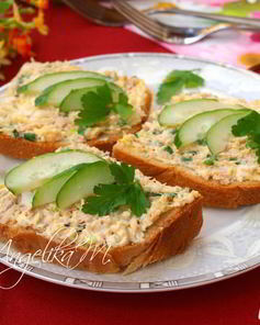 Бутерброды с консервированной горбушей и сыром