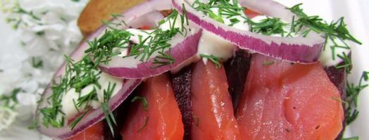 бутерброды с лососем, свеклой и авокадо. Шаг 8