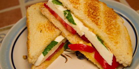 Бутерброды с моцареллой