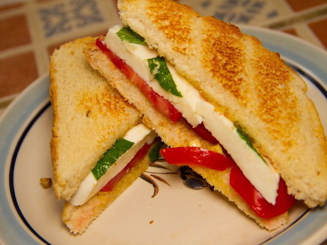 Рецепт бутербродов с моцареллой