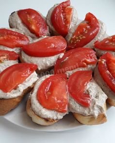 Бутерброды с паштетом из шпрот