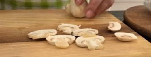 бутерброды с сырыми шампиньонами. Шаг 2