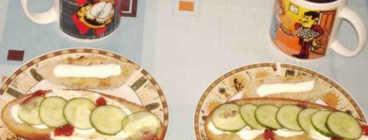 бутерброды с яйцами и огурцами. Шаг 12