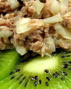 Бутерброды со шпротами и киви