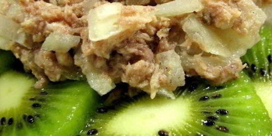 Бутерброды со шпротами и киви