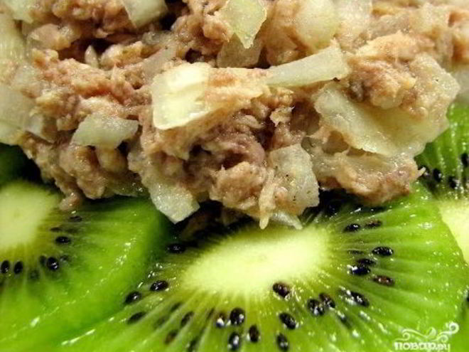 Рецепт бутербродов со шпротами и киви