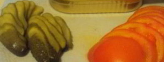 бутерброды со шпротами и помидорами. Шаг 3