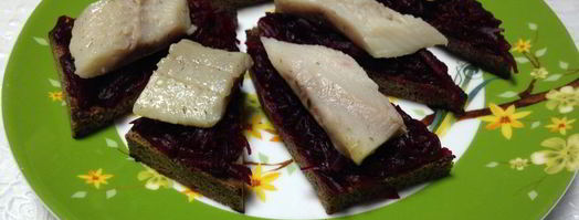 бутерброды со свеклой и селедкой. Шаг 7