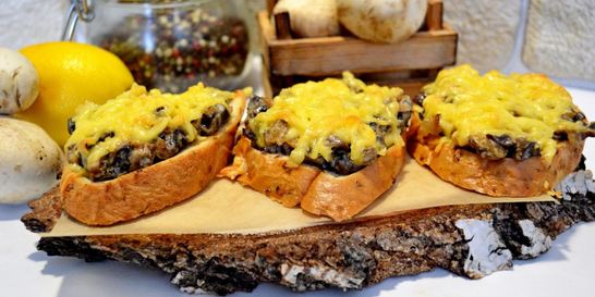 Горячие бутерброды с грибами