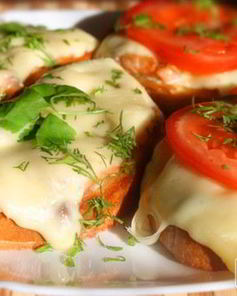 Горячие бутерброды с красной рыбой