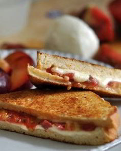 Горячие бутерброды с сыром и помидорами