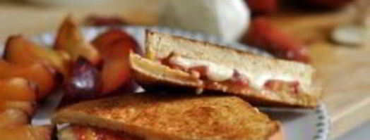 горячие бутерброды с сыром и помидорами. Шаг 4