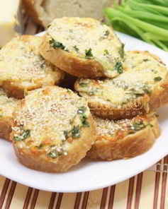 Горячие бутерброды с сыром и зеленью