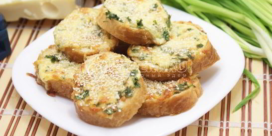 Горячие бутерброды с сыром и зеленью