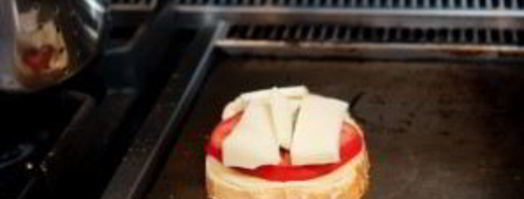 горячий бутерброд на сковороде. Шаг 4