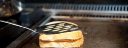 горячий бутерброд на сковороде. Шаг 5