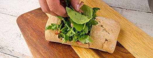 горячий бутерброд с колбасой и сметанным соусом. Шаг 5