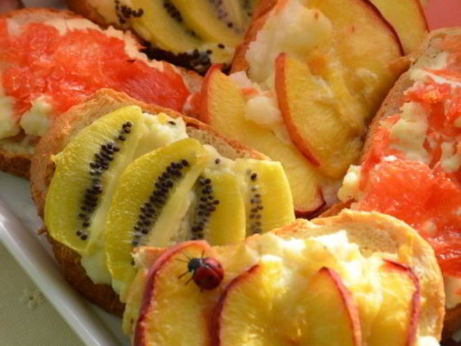 Рецепт летних горячих бутербродов