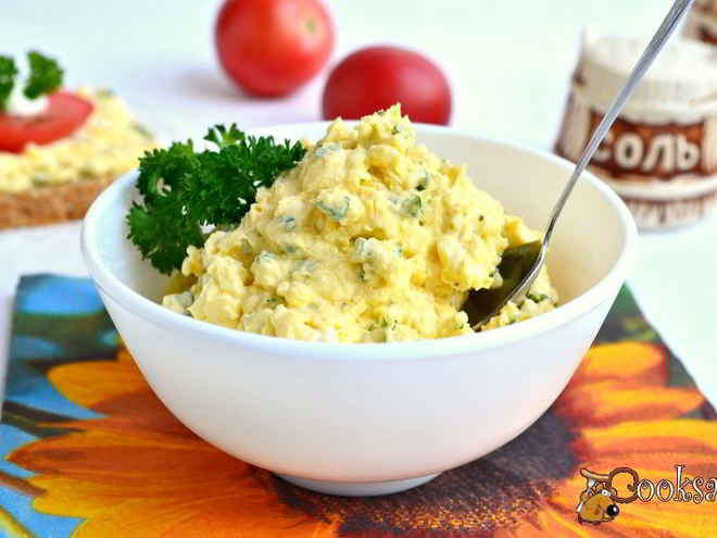 Рецепт намазки для бутербродов из вареных желтков и плавленого сыра