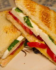 Бутерброды с помидорами