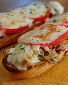 Средиземноморский горячий бутерброд с тунцом и артишоками