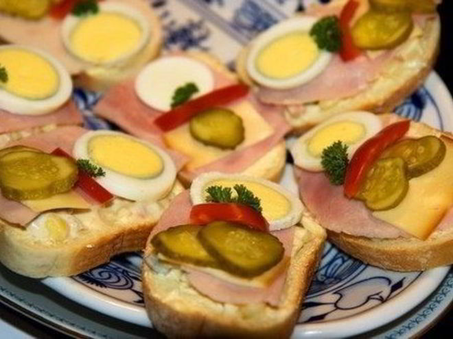 Рецепт вкусного сочного бутерброда с ветчиной