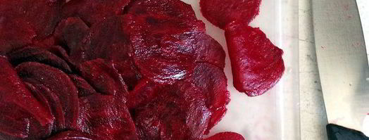 карпаччо из свеклы с рукколой и кремом из маскарпоне. Шаг 2