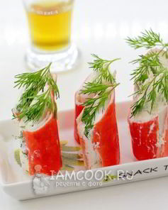 Крабовые палочки, фаршированные творогом и зеленью