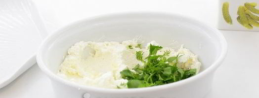 крабовые палочки, фаршированные творогом и зеленью. Шаг 4