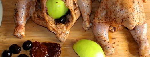 курочка, замаринованная в шампанском , запеченная в беконе с вялеными помидорами, оливками и яблоками. Шаг 2