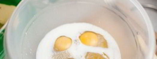 французский омлет с сыром. Шаг 3